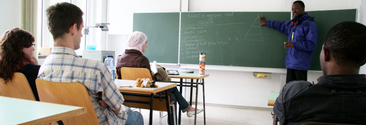 ISWI participant holding a workshop (photo by ISWIeV)
